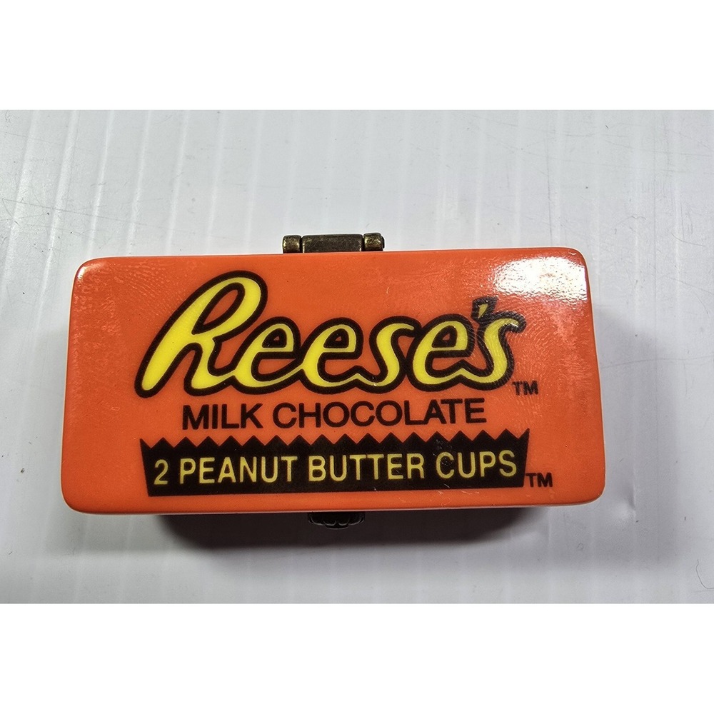 Vintage‎ Retired 1999 Hershey Foods Reese's Cup with Reese's cup trinkets